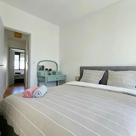 Dom wakacyjny 3star 1950s House, 3 Bedrooms, 6 People, Walk To Center Royan