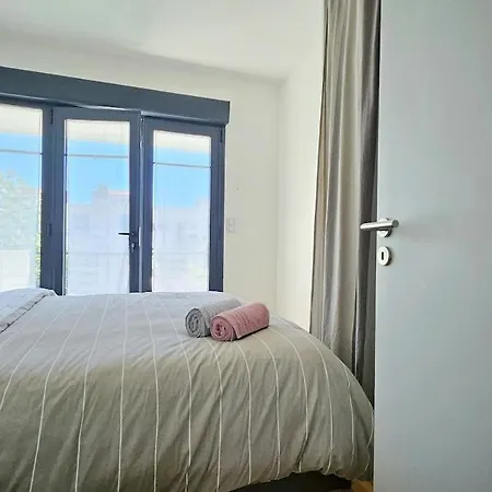 Dom wakacyjny 3star 1950s House, 3 Bedrooms, 6 People, Walk To Center *