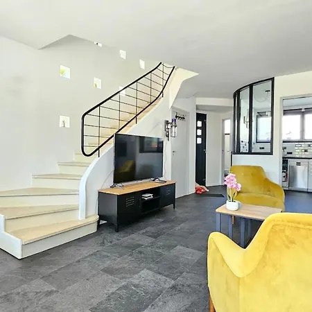 3star 1950s House, 3 Bedrooms, 6 People, Walk To Center Dom wakacyjny Royan