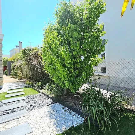 Dom wakacyjny 3star 1950s House, 3 Bedrooms, 6 People, Walk To Center *