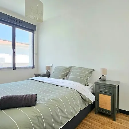 Dom wakacyjny 3star 1950s House, 3 Bedrooms, 6 People, Walk To Center