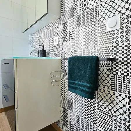 Dom wakacyjny 3star 1950s House, 3 Bedrooms, 6 People, Walk To Center Royan