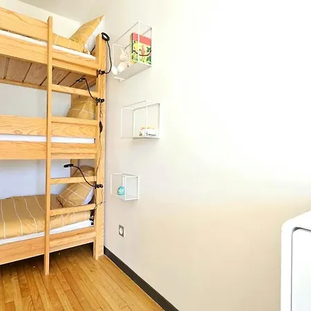 3star 1950s House, 3 Bedrooms, 6 People, Walk To Center Royan