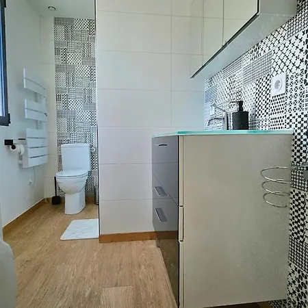 3star 1950s House, 3 Bedrooms, 6 People, Walk To Center Dom wakacyjny