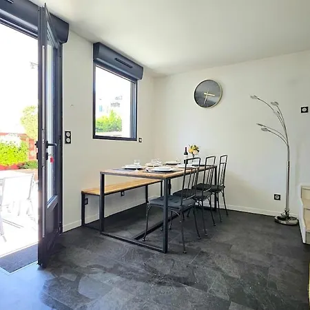 3star 1950s House, 3 Bedrooms, 6 People, Walk To Center Dom wakacyjny