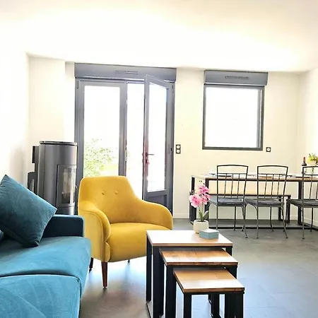 Dom wakacyjny 3star 1950s House, 3 Bedrooms, 6 People, Walk To Center