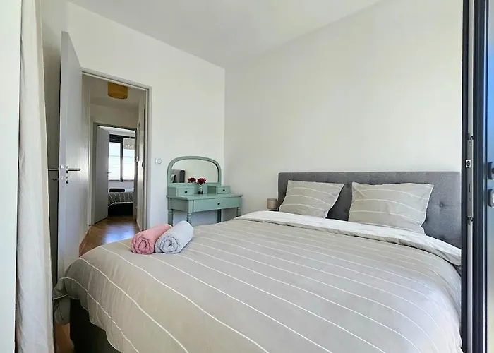 Сasa de vacaciones 3star 1950s House, 3 Bedrooms, 6 People, Walk To Center Royan