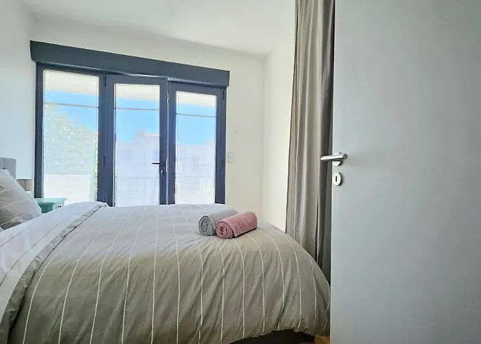 Сasa de vacaciones 3star 1950s House, 3 Bedrooms, 6 People, Walk To Center *