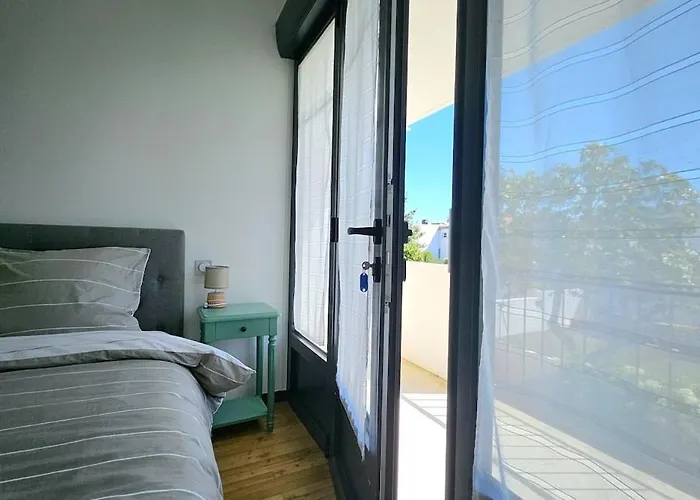 Сasa de vacaciones 3star 1950s House, 3 Bedrooms, 6 People, Walk To Center *