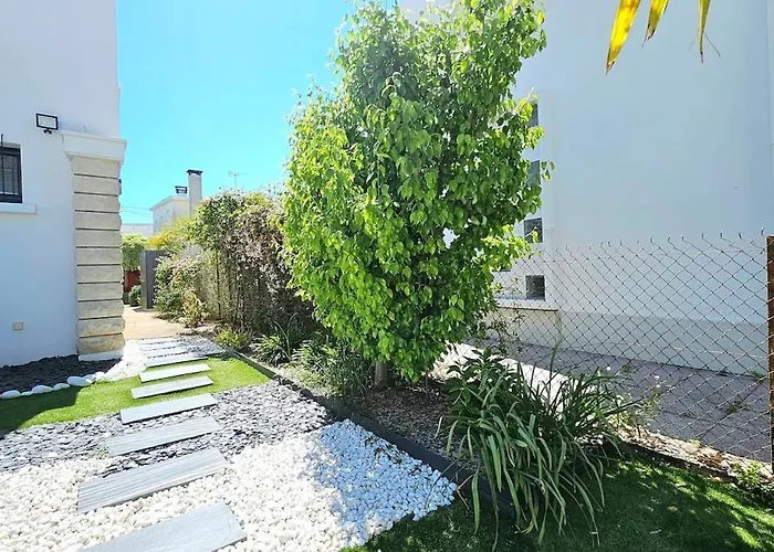 Сasa de vacaciones 3star 1950s House, 3 Bedrooms, 6 People, Walk To Center *