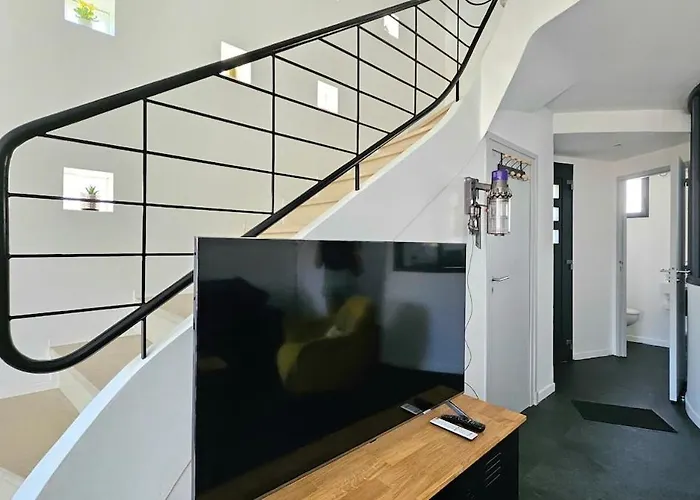 Сasa de vacaciones 3star 1950s House, 3 Bedrooms, 6 People, Walk To Center *