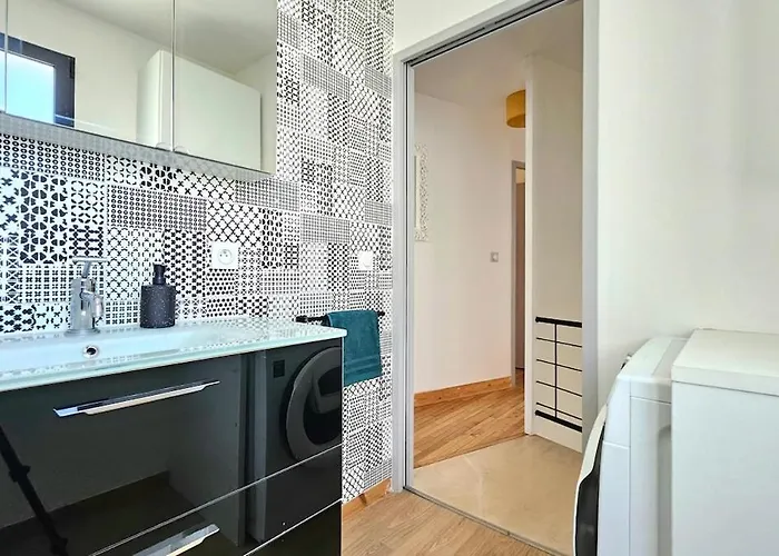 Сasa de vacaciones 3star 1950s House, 3 Bedrooms, 6 People, Walk To Center Royan